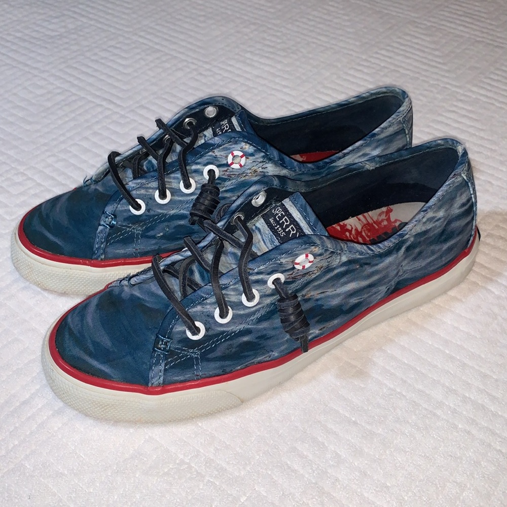 Sperry Limited Edition Jaws Universal
Studios Slip On Boat Shoe Sneakers, 7.5M